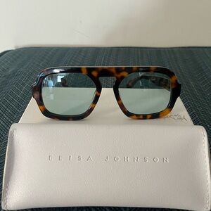 Elisa Johnson “Jane” sunglasses in Brown Tortoise